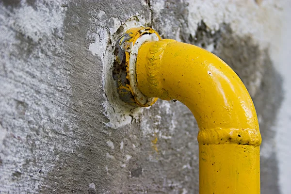 黄色煤气管 — 图库照片