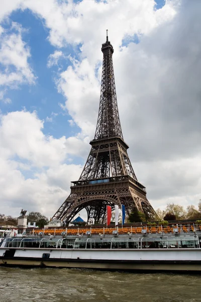 Eiffel torony Párizsban — Stock Fotó