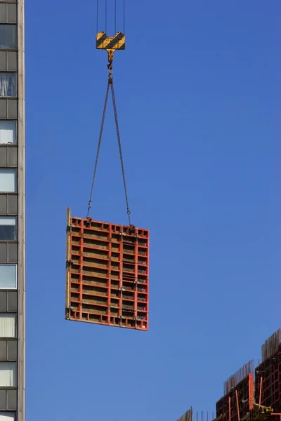 Hoisting concrete block — Stock Photo, Image