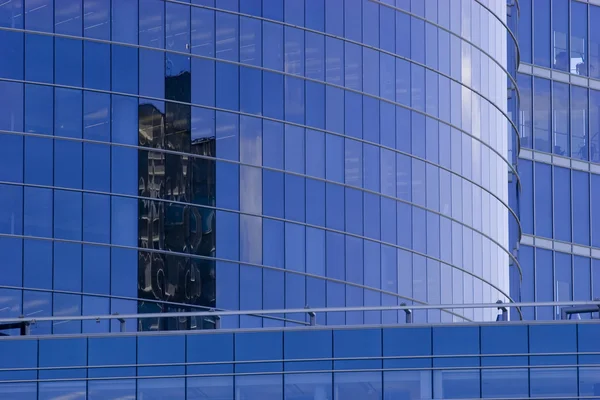 Edificio per uffici corporativi blu — Foto Stock