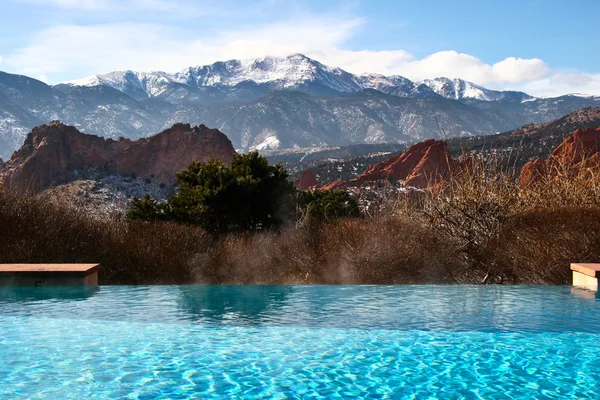 Pool With Mountain View — Stock Photo, Image