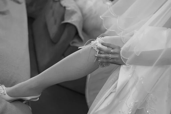 Церемония одевания невесты — стоковое фото