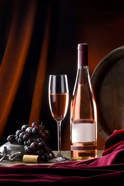 Stilleven met rose wijn — Stockfoto