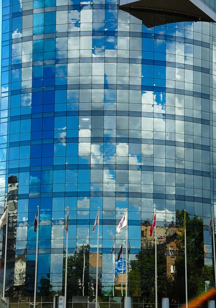 Modrá kancelářská budova — Stock fotografie