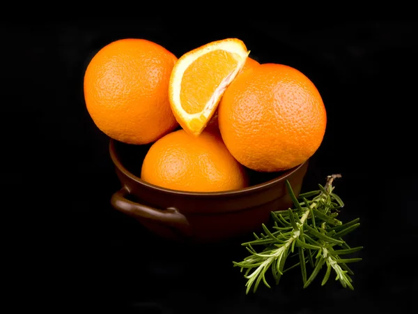 Jeruk dalam mangkuk keramik — Stok Foto