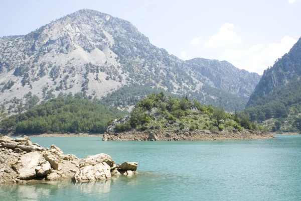 stock image Emerald lake against mountains