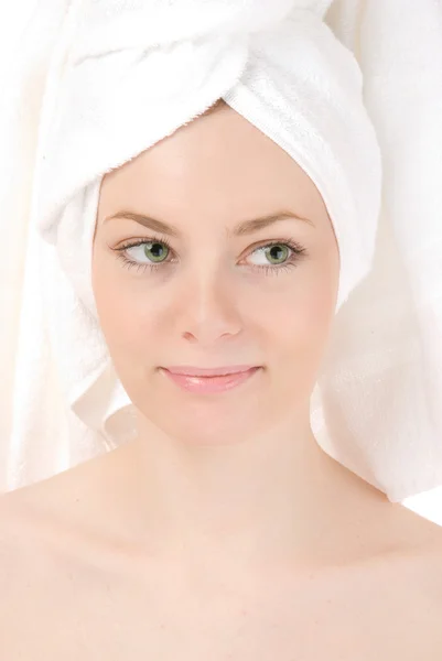 Vrouw in witte handdoek — Stockfoto