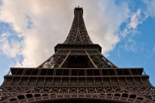Paris eiffel tower Frankrijk tijdens een zonsondergang — Stockfoto