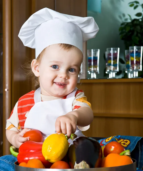 Ребенок в костюме повара — стоковое фото