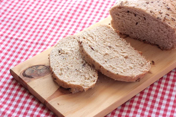 Sliced wholemeal bread with seeds — Stock Photo, Image