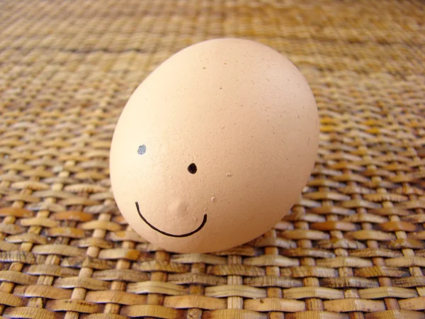 Glada leende ägg — Stockfoto
