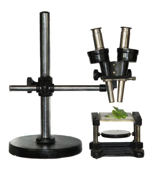 Microscópio óptico antigo isolado — Fotografia de Stock
