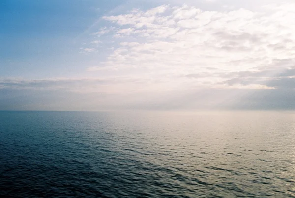 Puesta de sol sobre el mar Fotos de stock libres de derechos