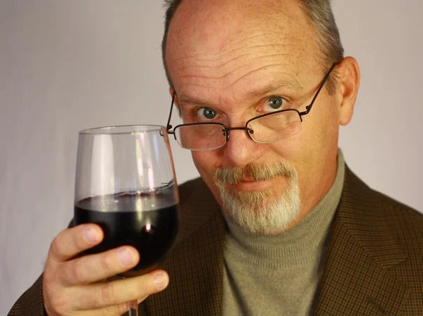 Man med glas vin — Stockfoto