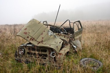 Roket ve birçok çekim çarptı jeep