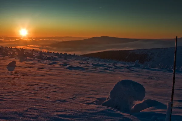 Ηλιοβασίλεμα βουνά — Φωτογραφία Αρχείου
