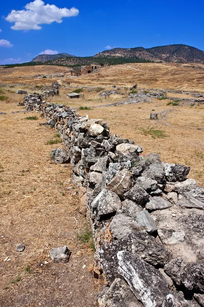 Hierápolis necrópolis tumbas rotas — Foto de Stock