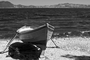 Sonraki göl, siyah-beyaz tekne