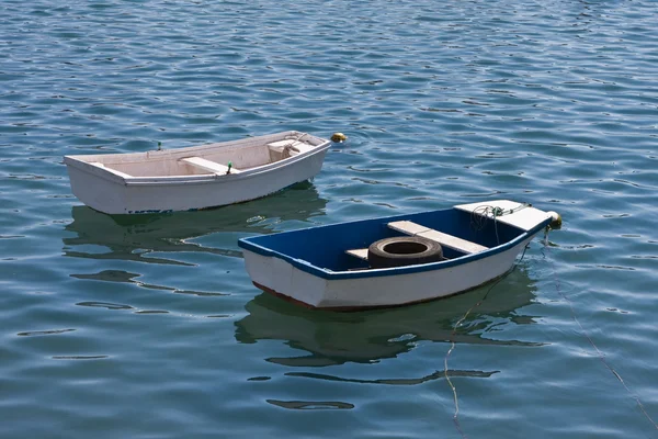 Zwei kleine Fischerboote — Stockfoto