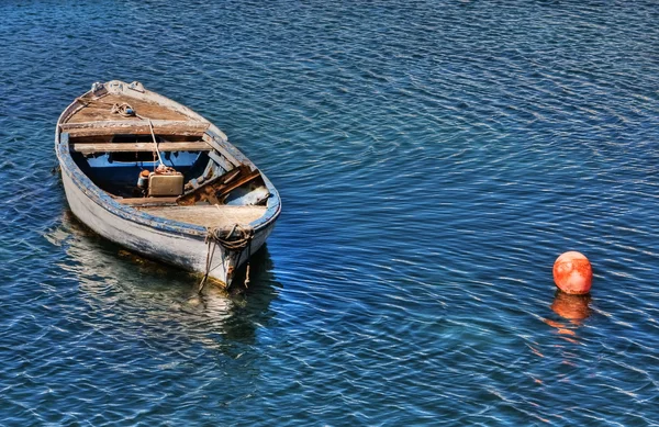 Pequeño barco de pescado — Foto de Stock