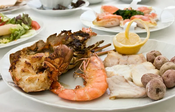 Тарелка с морепродуктами — стоковое фото