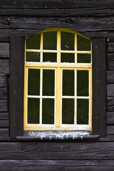 역사적인 나무 교회 창 — 스톡 사진