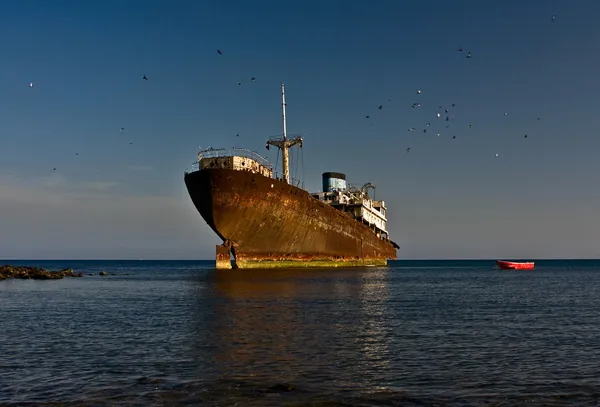 Big shipwreck on sea — Stock Photo, Image