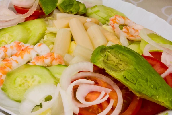 stock image Vegetable salad with prawns