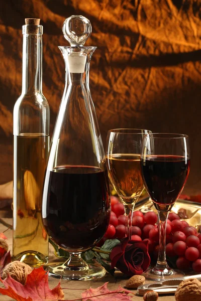 Червоне та біле вино . — стокове фото