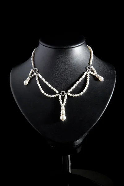 Halskette aus Perlen. — Stockfoto