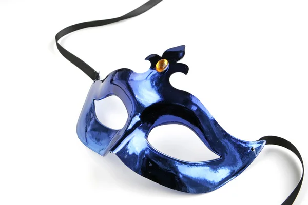 Máscara veneciana metálica azul sobre blanco ingenio — Foto de Stock