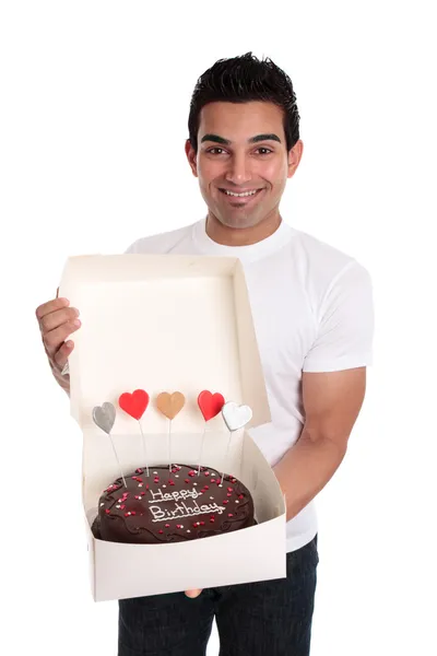 Erwachsener Mann hält Schokolade-Geburtstagstorte — Stockfoto