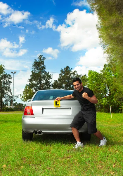 Happy driver holds learner licence plate — Stockfoto