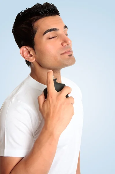男性のスプレーの香水のケルン — ストック写真