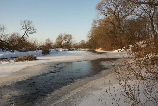 De winter rivier — Stockfoto