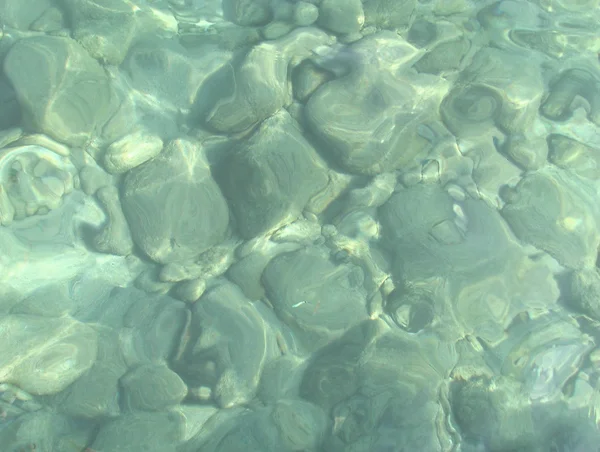 물 아래 돌 — 스톡 사진