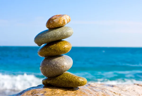 Balanced wet stones on sea — Stock Photo, Image