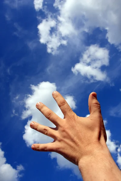 Wolken in der Hand halten. — Stockfoto