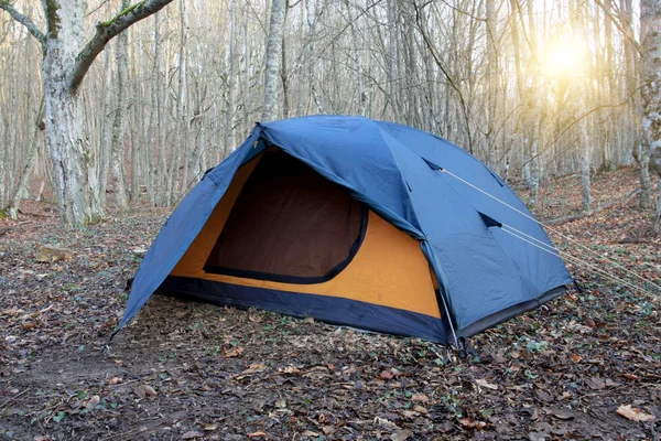 Tenda turistica nel campeggio — Foto Stock