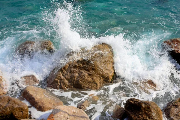 Salpicaduras en el agua de mar — Foto de Stock