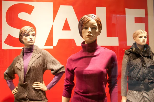 Mannequins dans le centre commercial — Photo