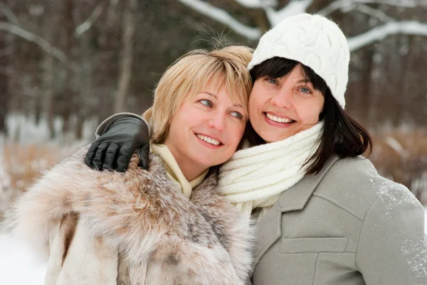 Dos mujeres felices de mediana edad —  Fotos de Stock