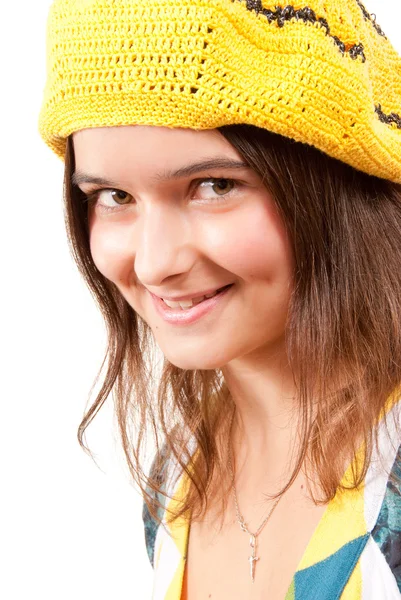 Mädchen mit gelber Baskenmütze — Stockfoto