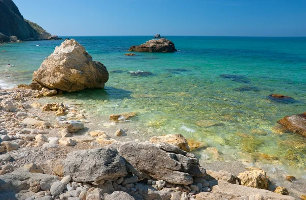Πέτρες σε μια ακτή της Μαύρης Θάλασσας — Φωτογραφία Αρχείου