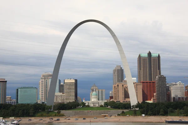 St. Louis Skyline - Arco de porta de entrada Imagens De Bancos De Imagens Sem Royalties