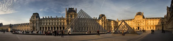 Louvren panorama. Paris Stockbild