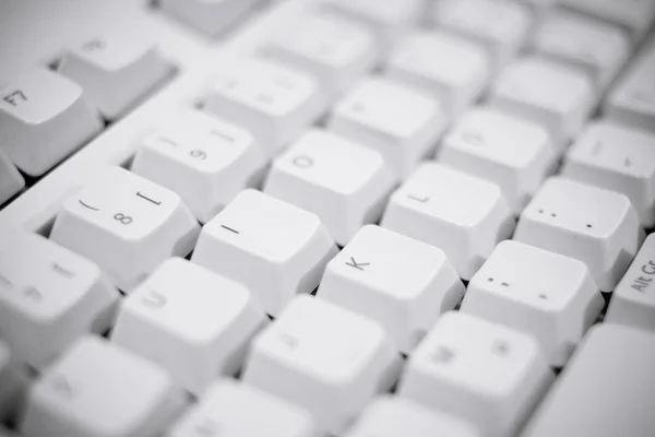 Captura detallada de un teclado blanco — Foto de Stock