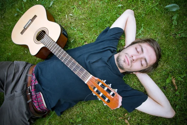Rough country guy laying in the grass — Stock Photo, Image