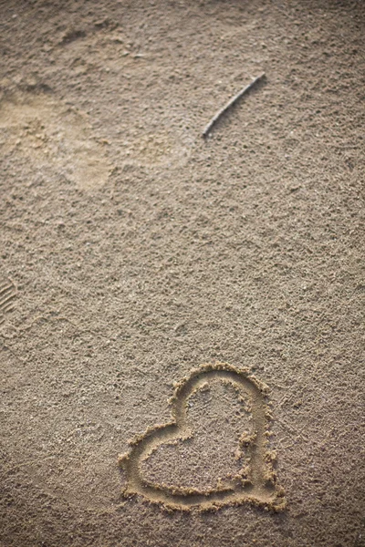 Coeur écrit sur la plage — Photo
