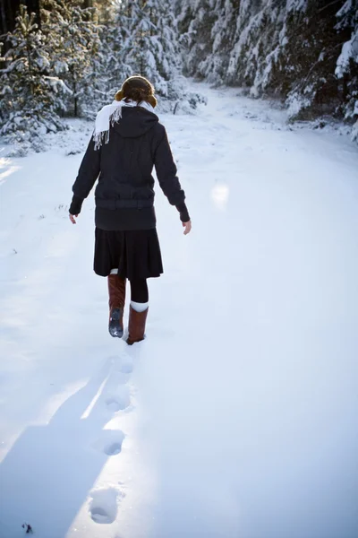 Chica en la escena de invierno —  Fotos de Stock